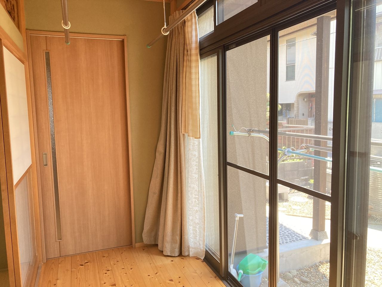 広縁 玄関隣のためダイニングを通らず出入り可能♪