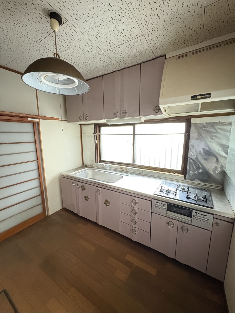 キッチン キレイに映っていますが使用感があり、設備は動作確認が必要です。