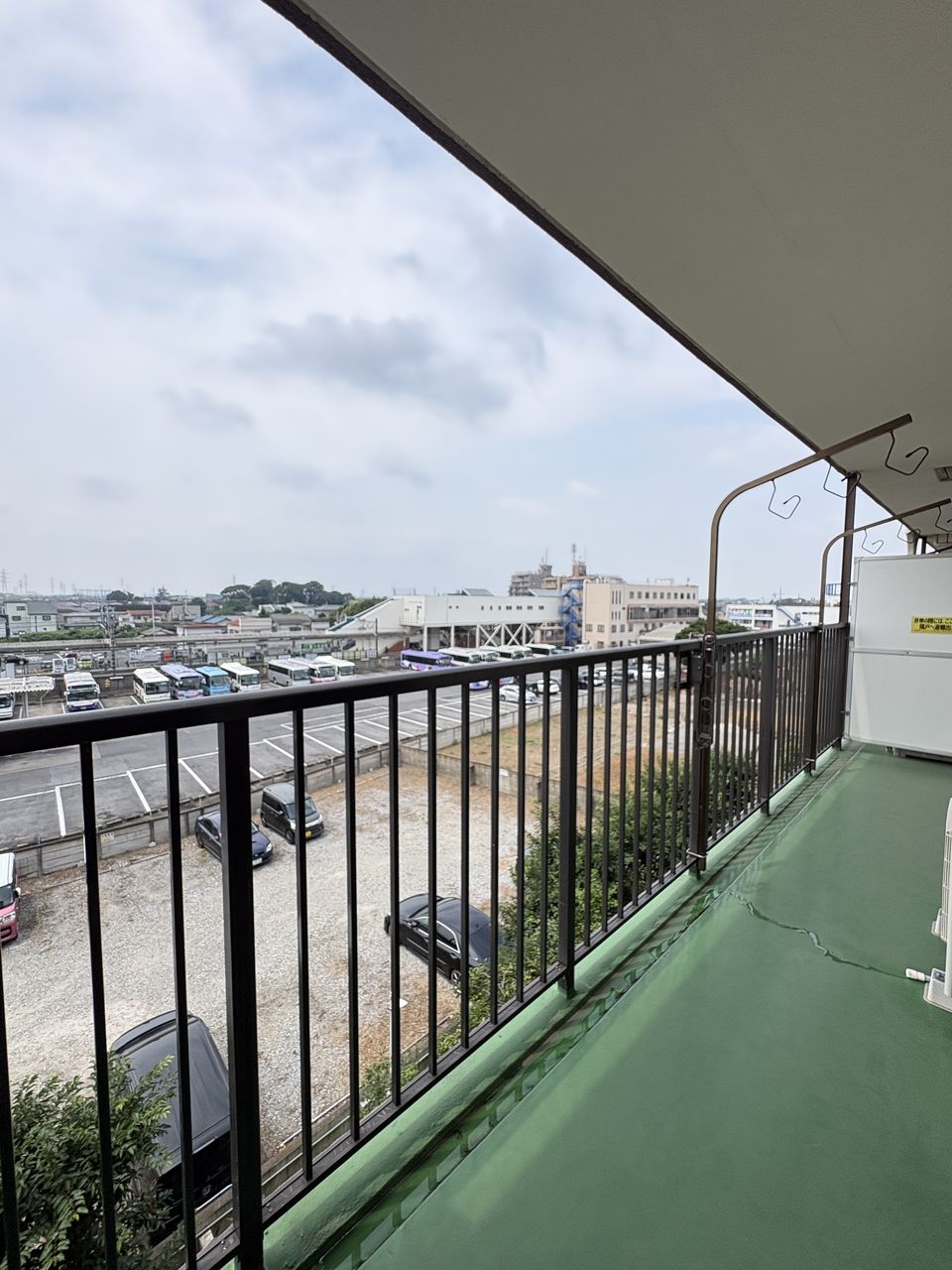 バルコニーからの眺望 バルコニーから駅のホームが見れます。