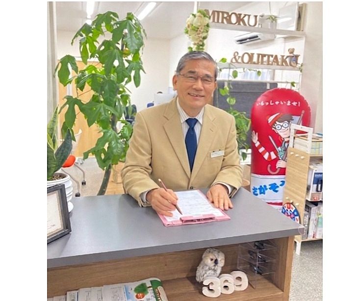 私の「座右の銘」は、
「Challenge & Best」です。
年齢に関係なく、全てのことに前向きに取り組み、新しいことに興味を持って勉強する。
この「Challenge する姿勢」と「失敗を恐れずにBestを尽くす実行力」が大事、と考えています。
２０年以上の長期にわたって携わってきた相続コンサルタントとしての経験を活かして、不動産取引についてのみでなく・・・
「相続で揉めないようにするには？」
「認知症になったら？」
「有料老人ホーム等の高齢者施設を探したい。」
「葬儀、埋葬、墓じまい等の準備と内容」等の疑問と不安について、問題が解決するまでお客様に寄り添ってお手伝いしたい、と思います。